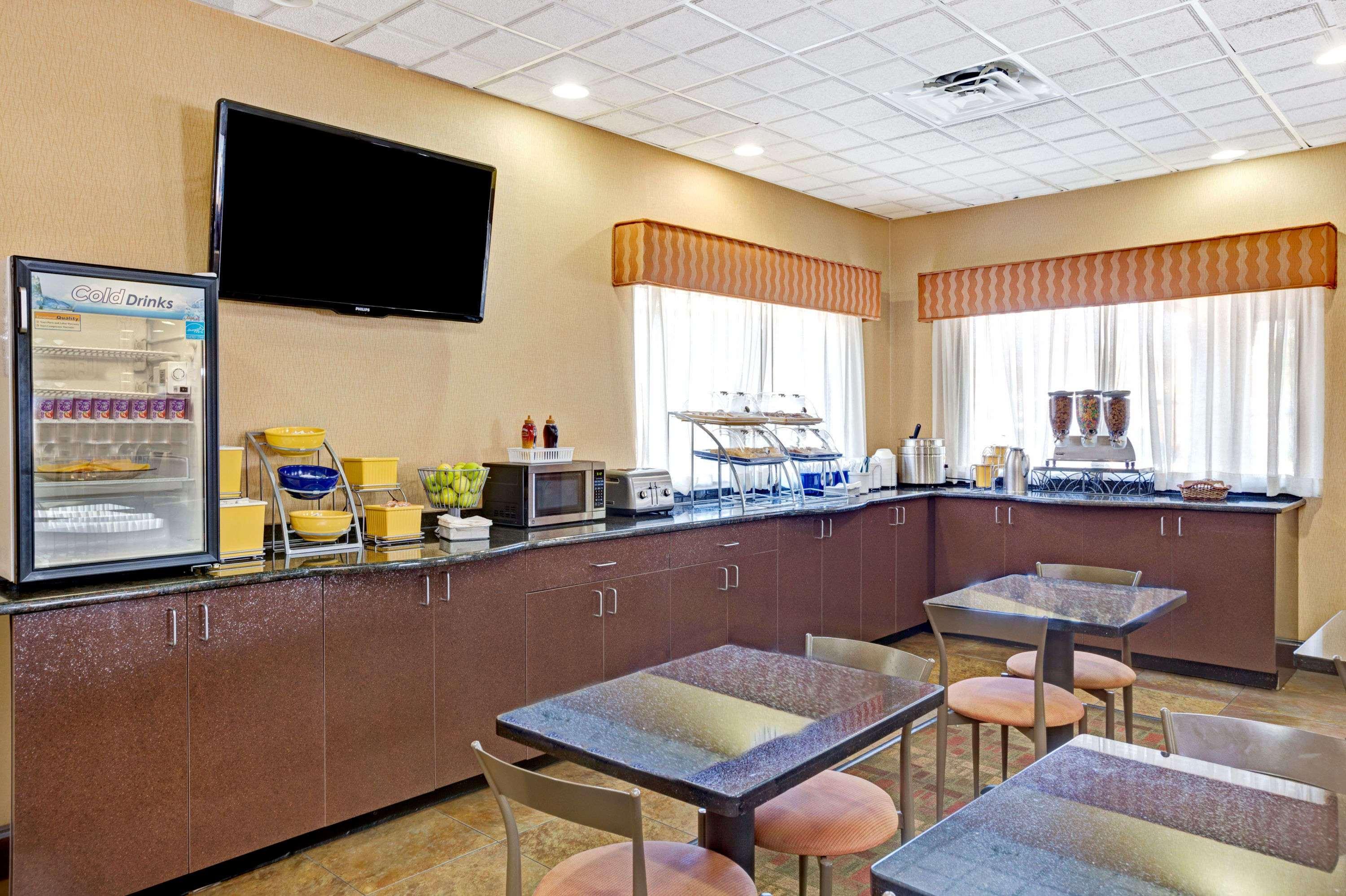 Comfort Inn Charleston Exterior photo